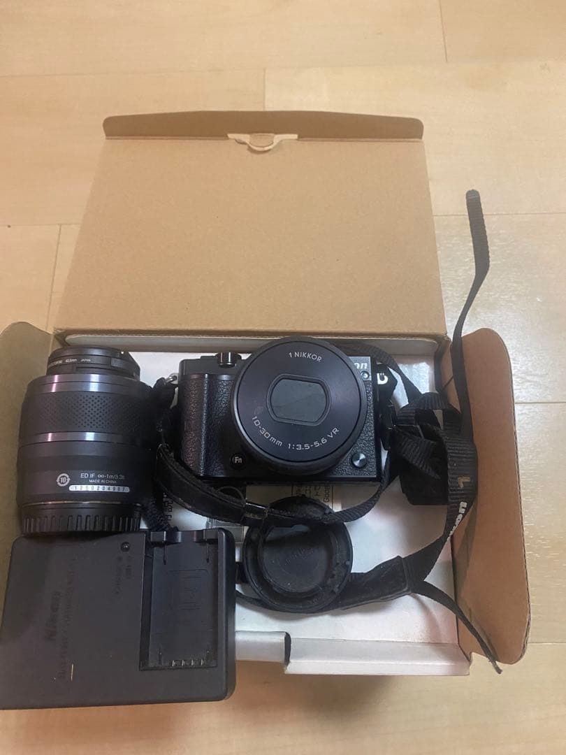 【希少カラー】Nikon1 J5 ダブルズームレンズキットメモリーカード付き