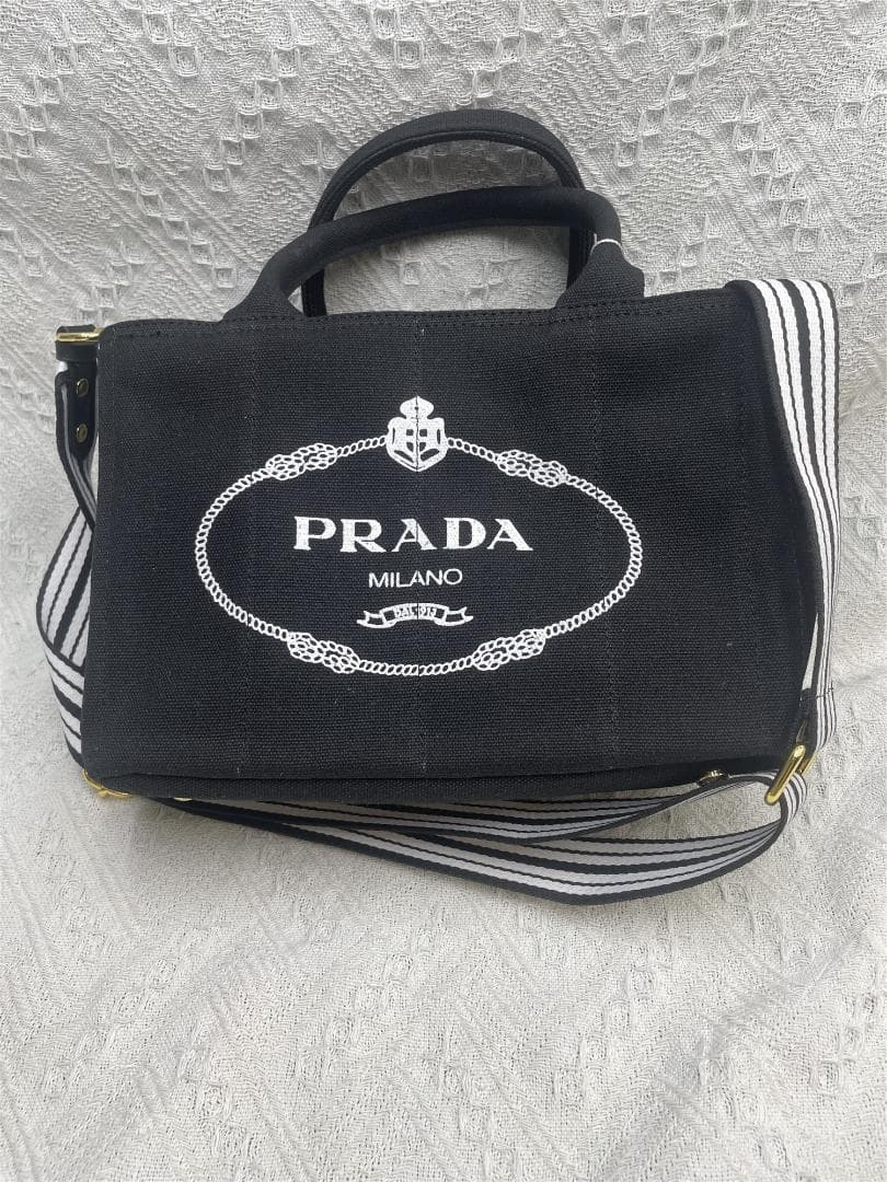 PRADA ブラック ショルダーバッグ