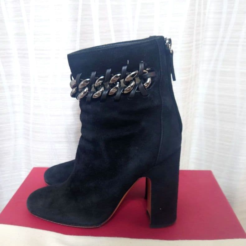 VALENTINO GARAVANI シルバーチェーン スエード ショートブーツ VALENTINO GARAVANI シルバーチェーン スエード ショートブーツ