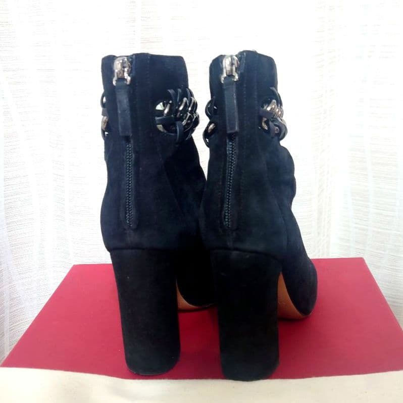 VALENTINO GARAVANI シルバーチェーン スエード ショートブーツ VALENTINO GARAVANI シルバーチェーン スエード ショートブーツ