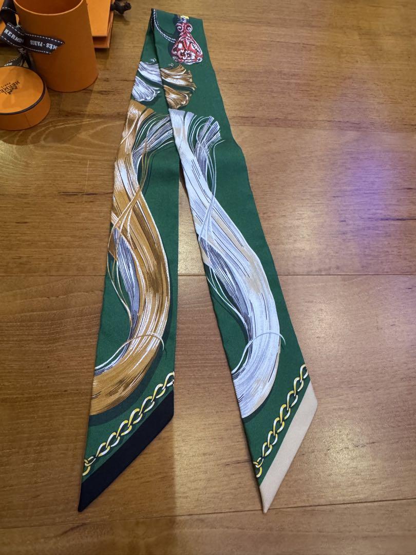 HERMES(エルメス) CAVAL CADES 騎馬行進緑ツイリー スカーフ