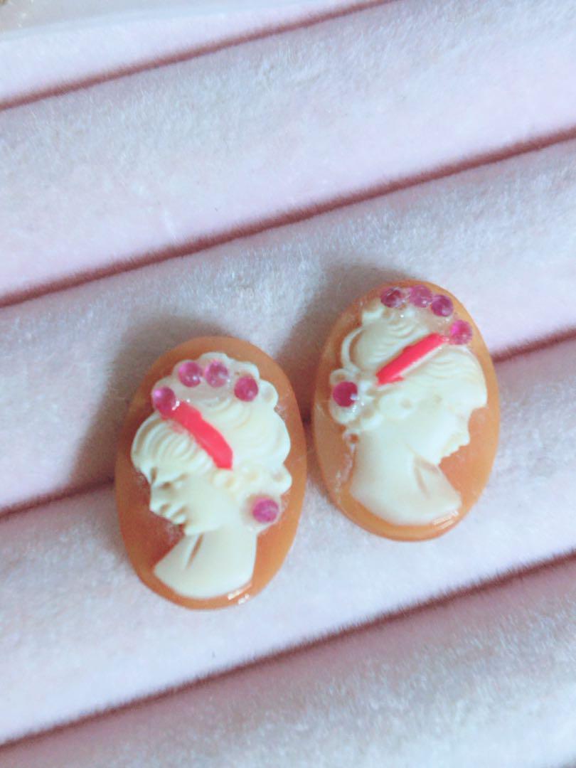 K18金天然シェルカメオピアス ルビー付き