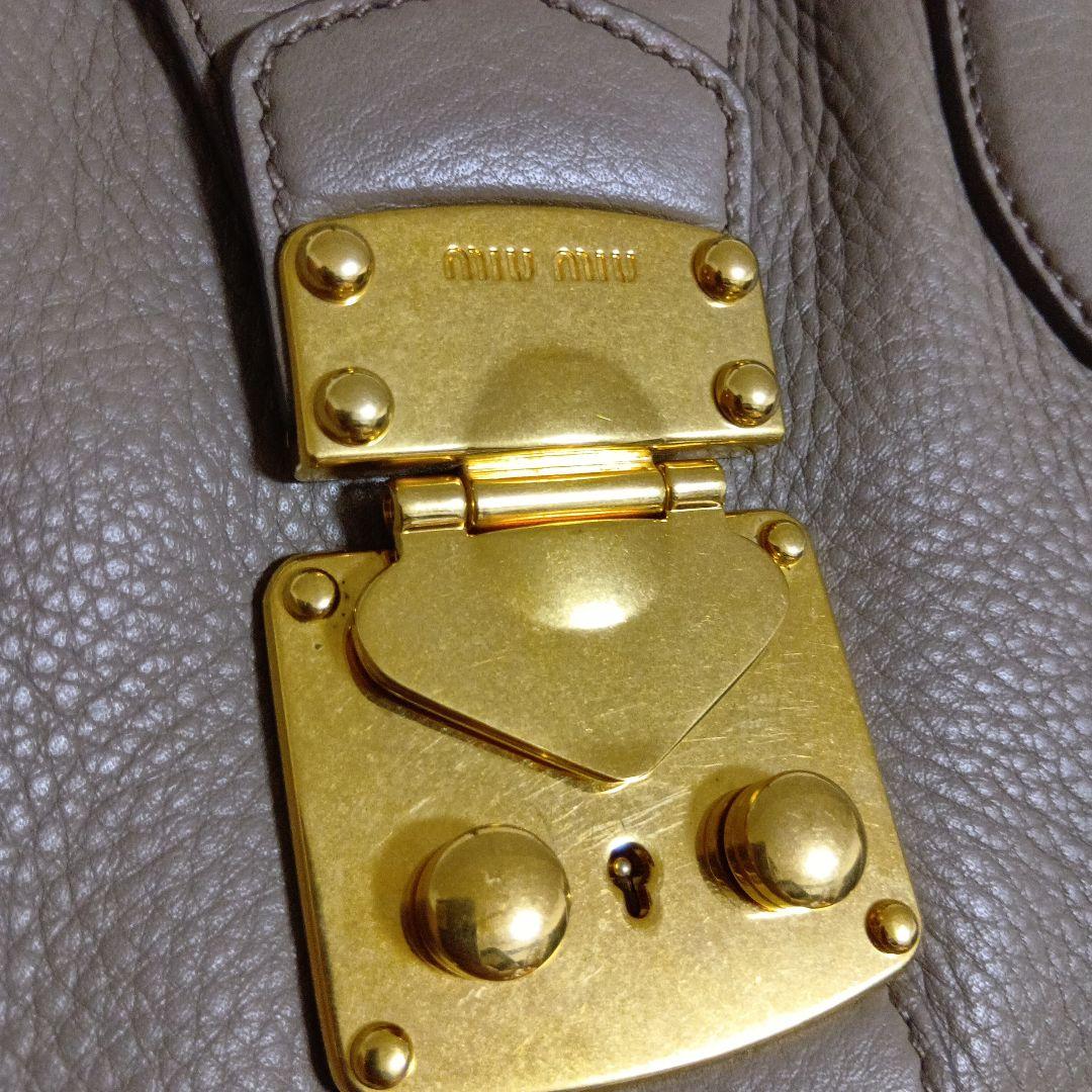 ミュウミュウ レザー ハンドバッグ miumiu ミュウミュウ レザー ハンドバッグ miumiu