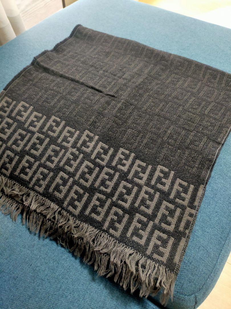 Fendi ロゴ入りマフラー グレー