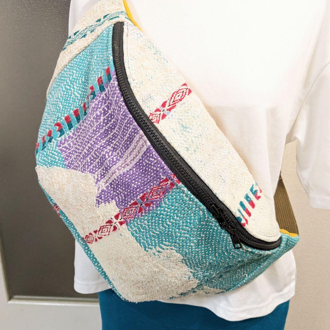 エメラルドグリーンのヴィンテージラリーキルトのボディバッグ　刺し子　刺繍布　襤褸