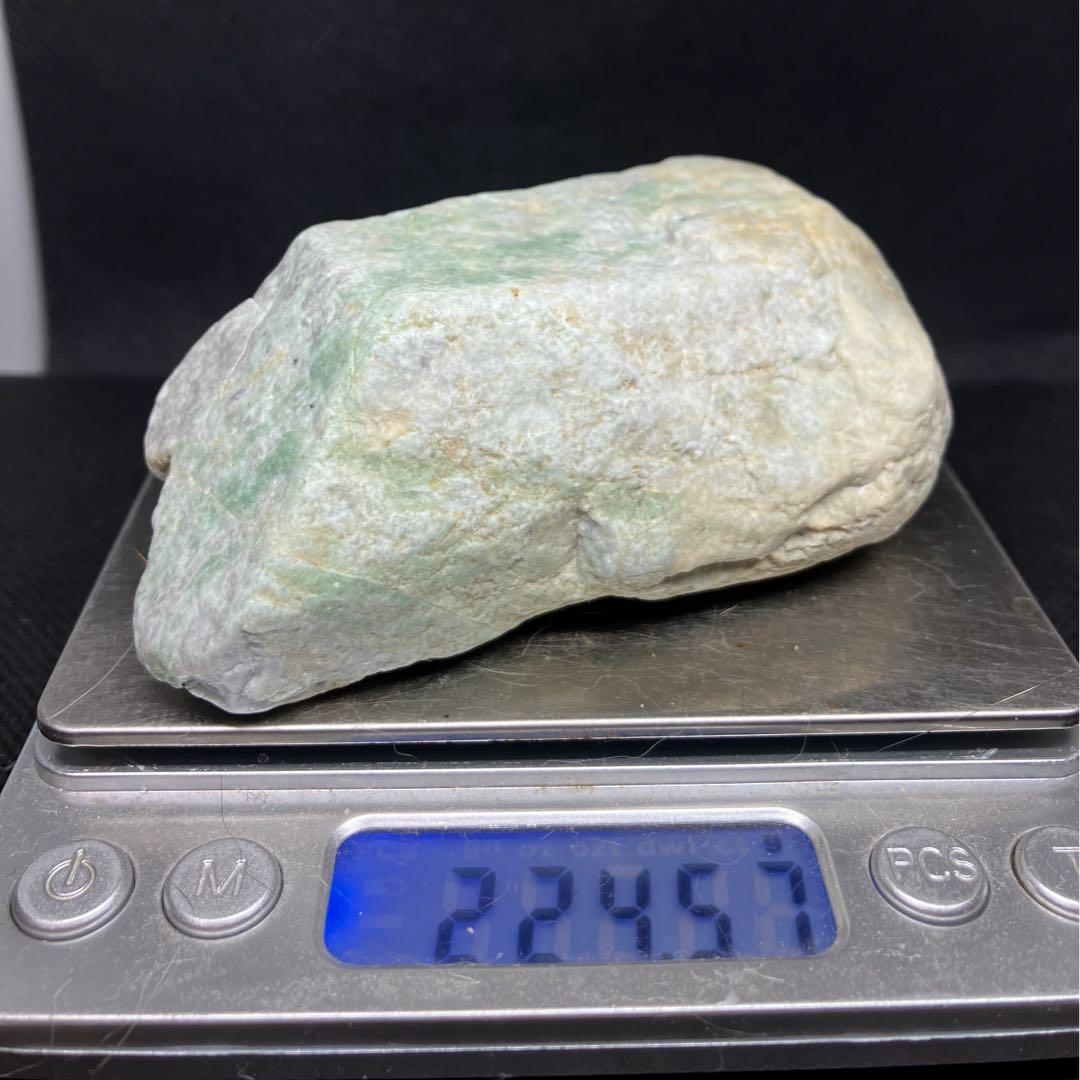 糸魚川 翡翠原石 緑