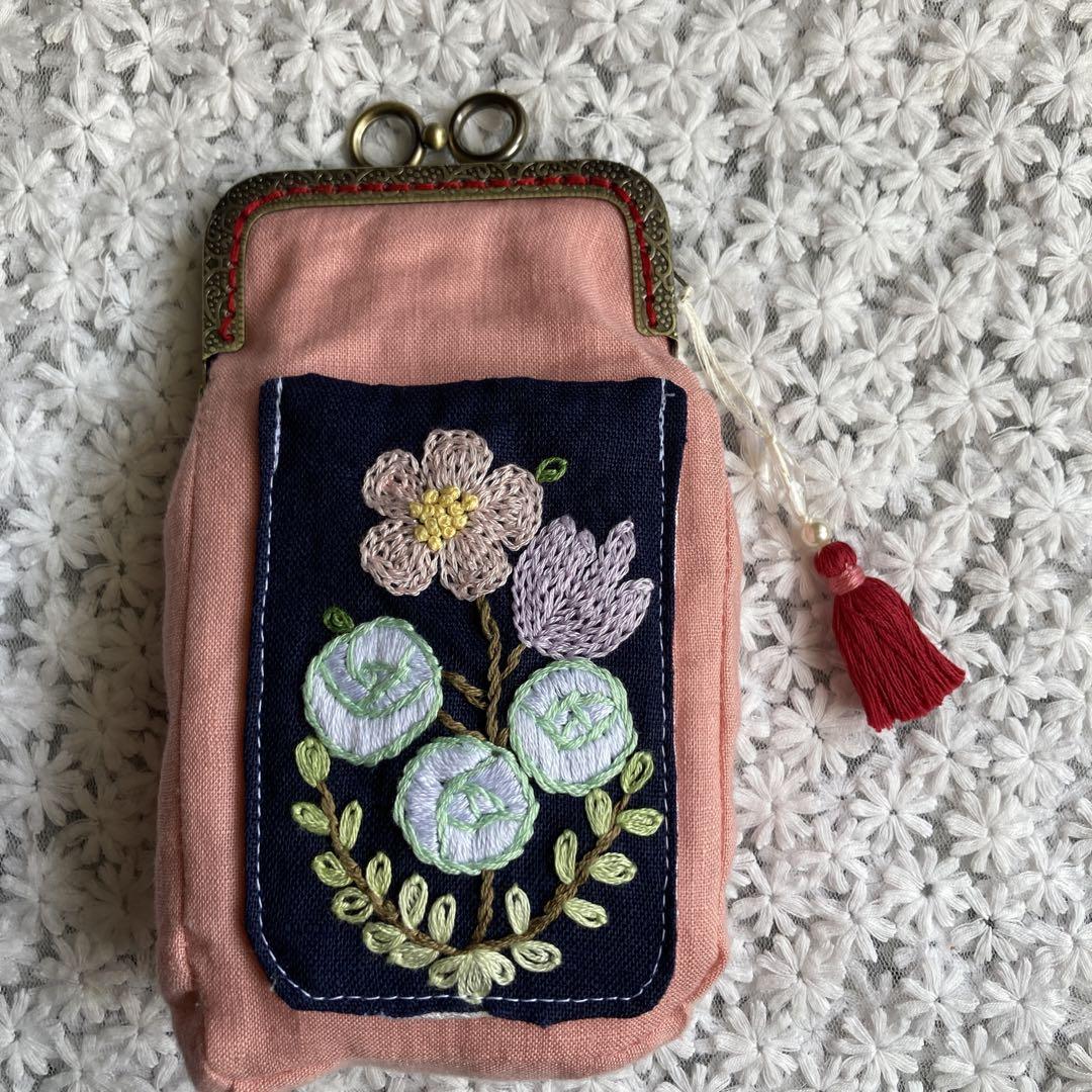 がま口ポーチハンドメイド小さな花刺繍 - メルカリ