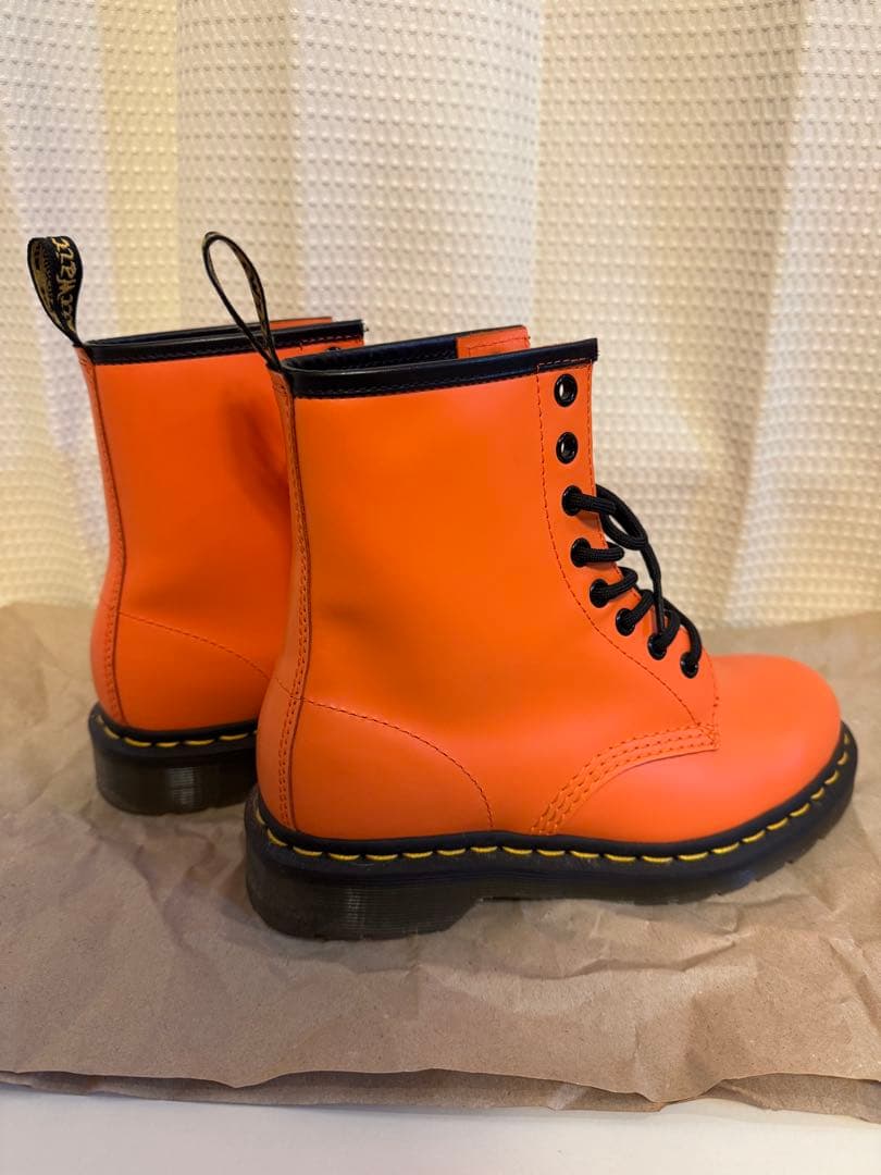 ドクターマーチン 8ホール オレンジ UK4(23.0) 箱無し ドクターマーチン 8ホール オレンジ UK4(23.0) 箱無し