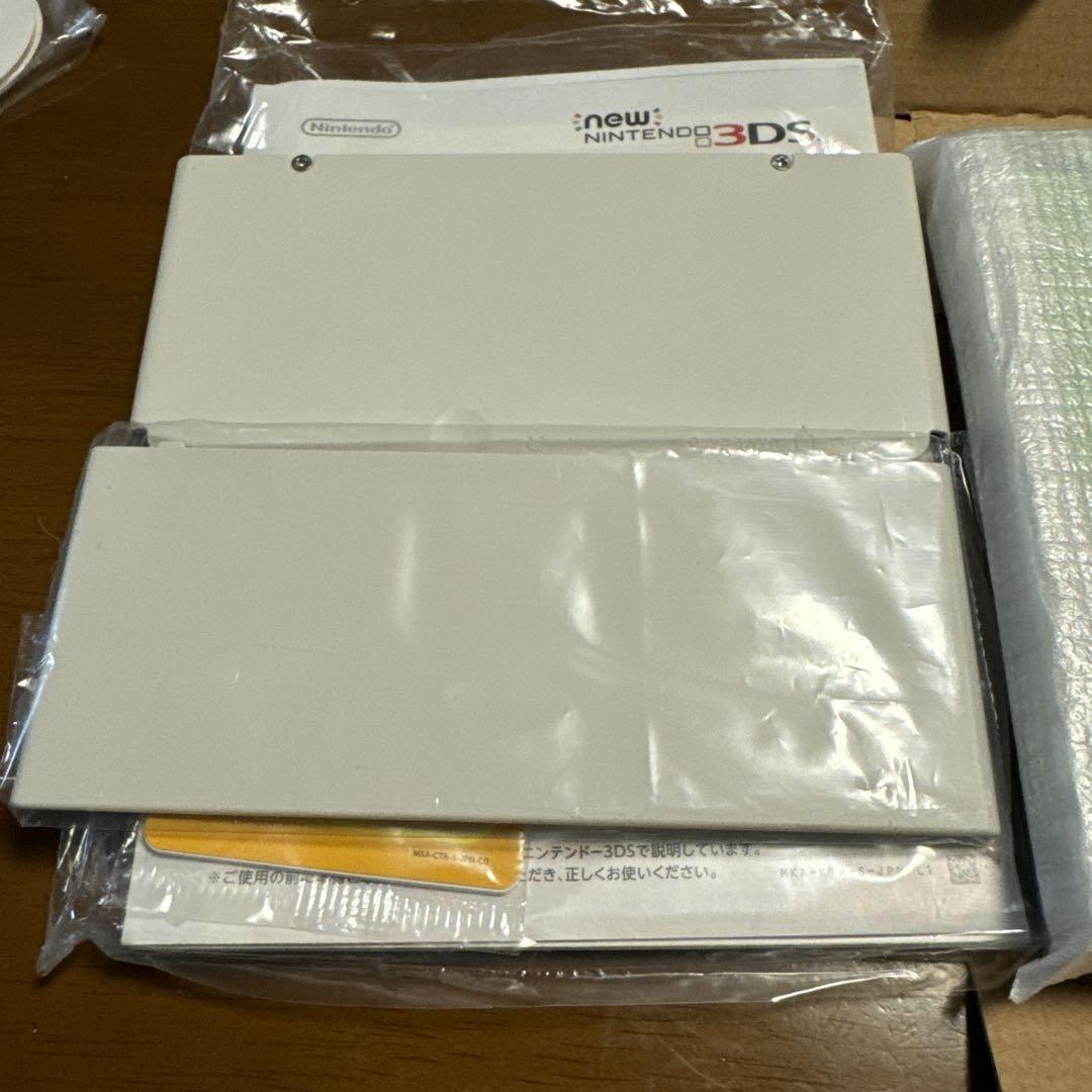 【ほぼ新品】new Nintendo 3DS 本体 きせかえプレートつき