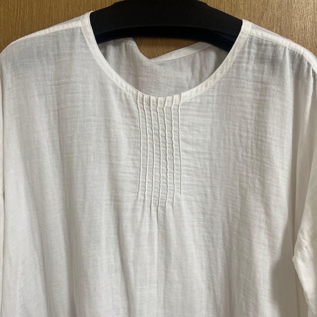 シガセイサクショ ピンタックブラウス