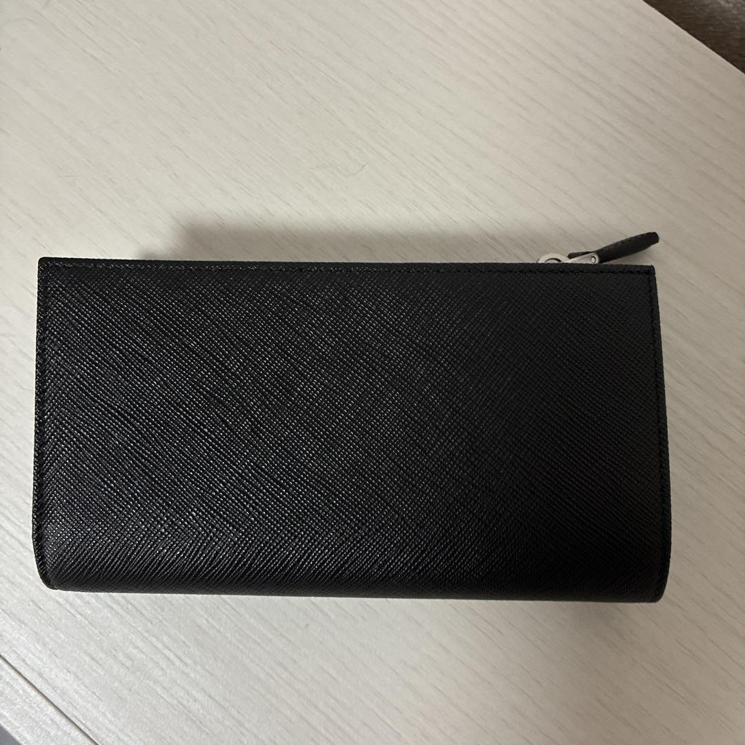 プラダ　財布　未使用品