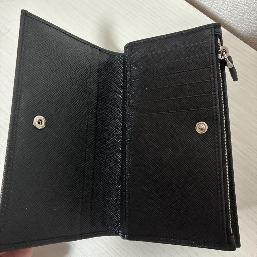 プラダ　財布　未使用品