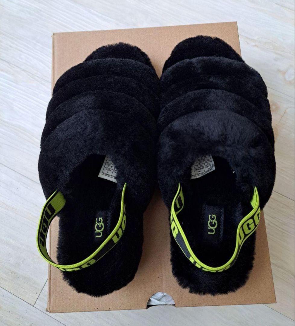 レアカラー！新品！UGGファーサンダル　ブラック　２４センチ