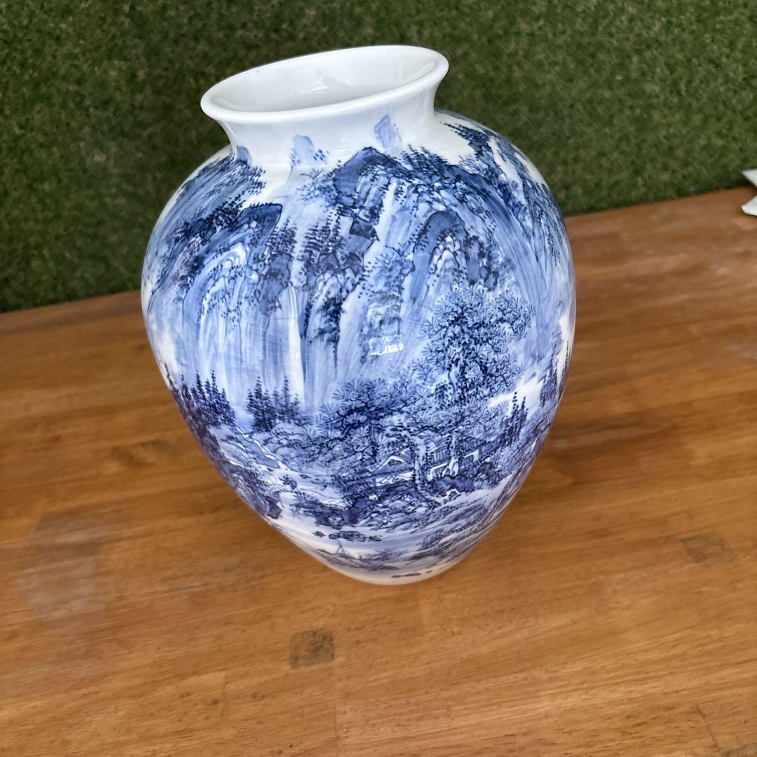 青白い風景画の陶器花瓶 青白い風景画の陶器花瓶 中型 - メルカリ