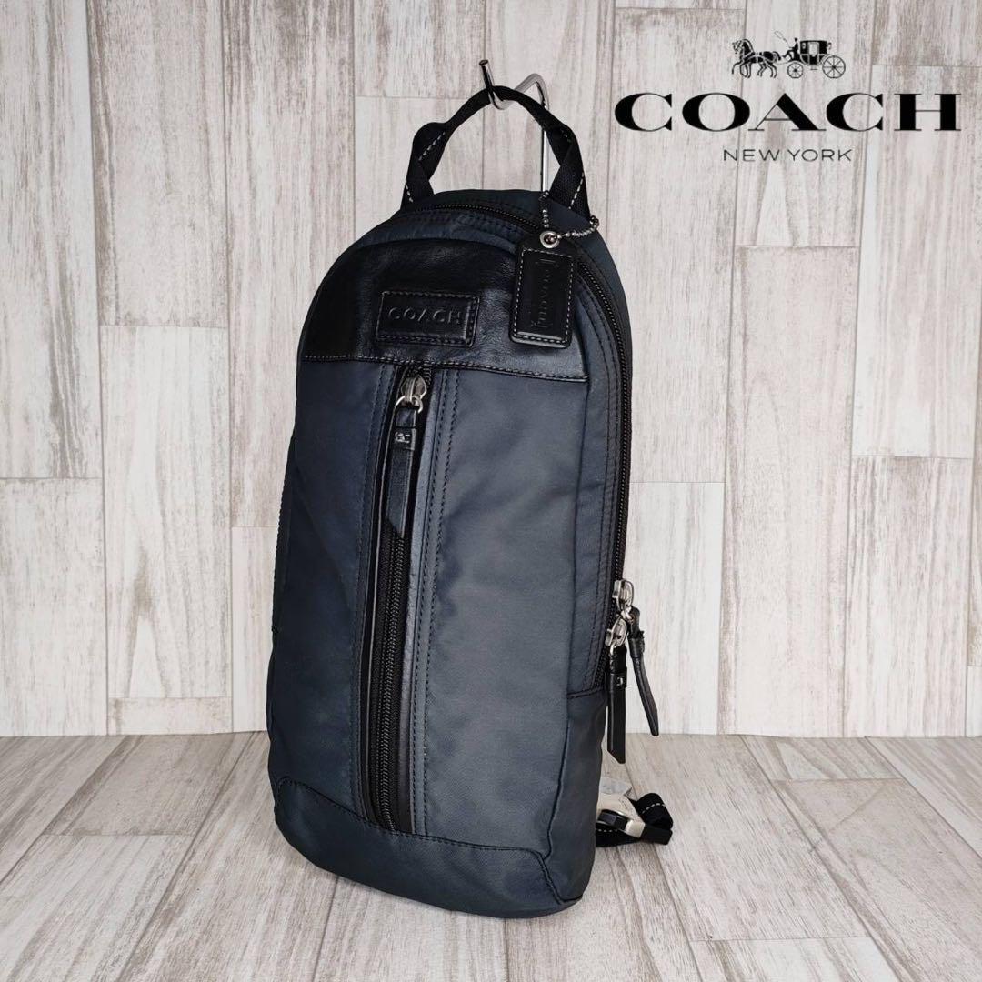 44 COACH コーチ　ボディーバッグ