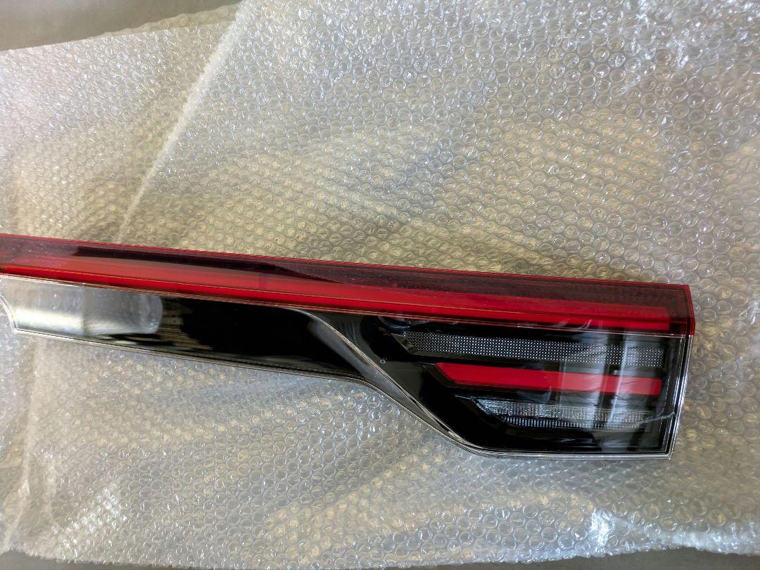 ホンダ ヴェゼル RV4 右テールガーニッシュ 新品