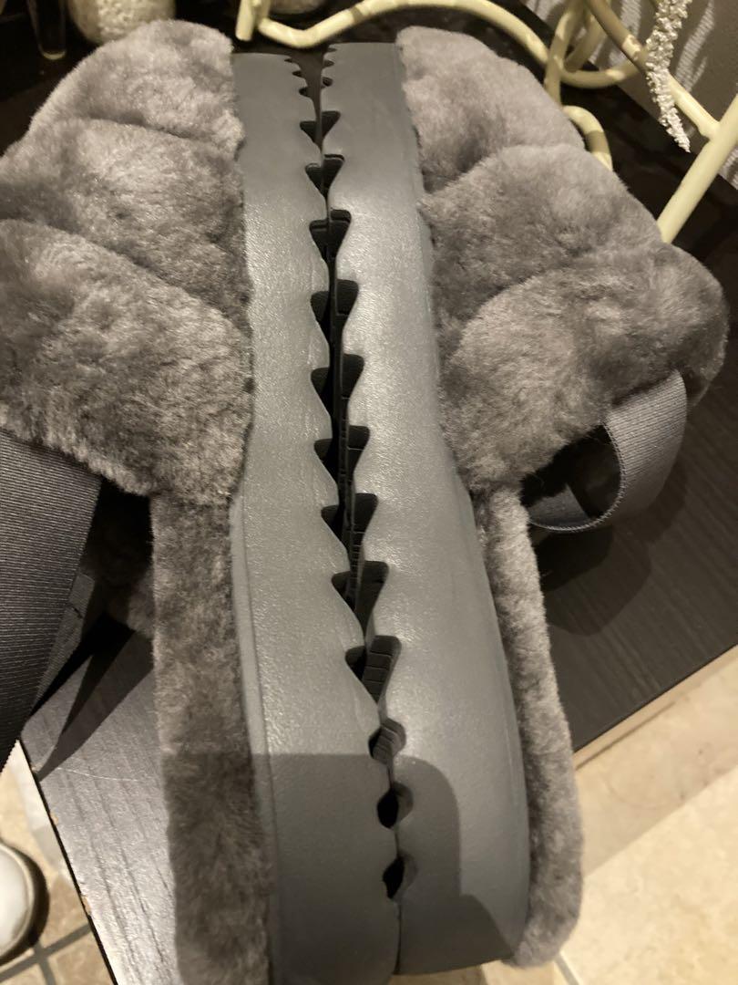 UGG サンダルストラップ付き
