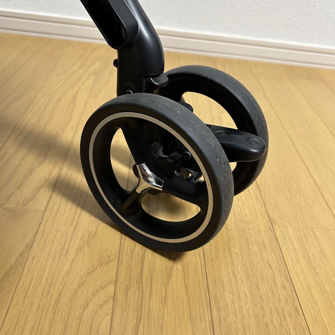新品に近い超美品✨ホームクリーニング済み✨アップリカ　ラクーナクッションAD