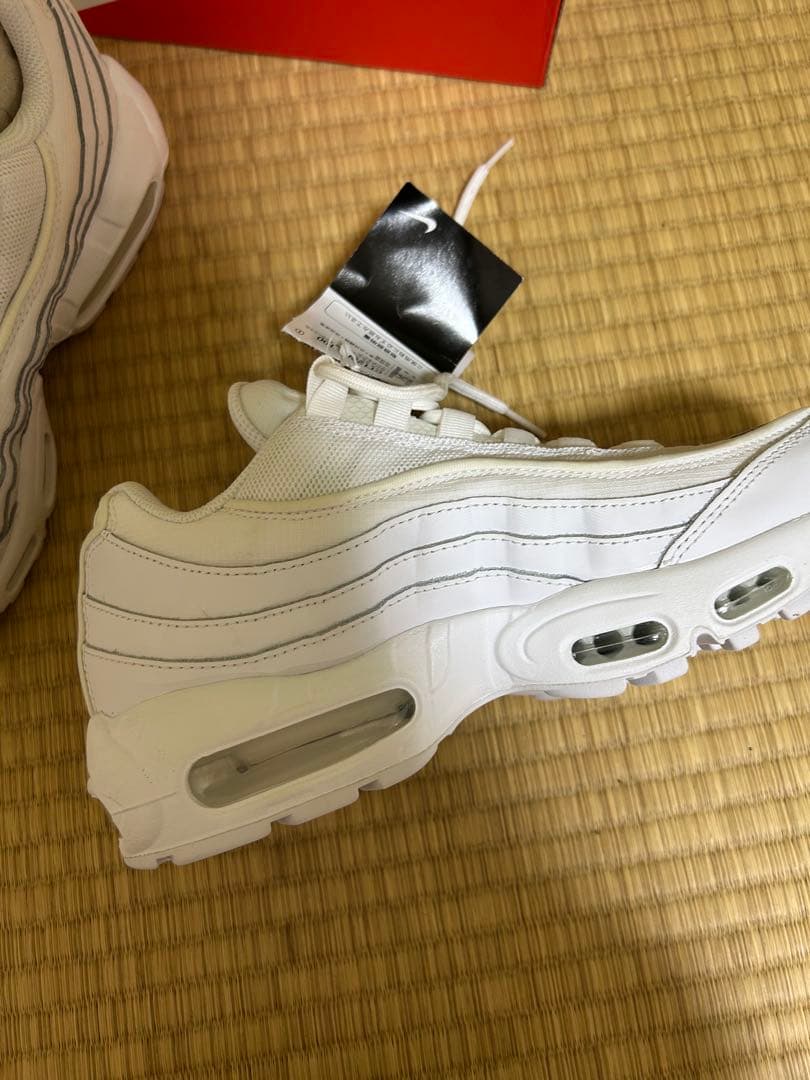 【新品同様】NIKE Air Max 95 Essential 26.0cm 【新品同様】NIKE Air Max 95 Essential 26.0cm