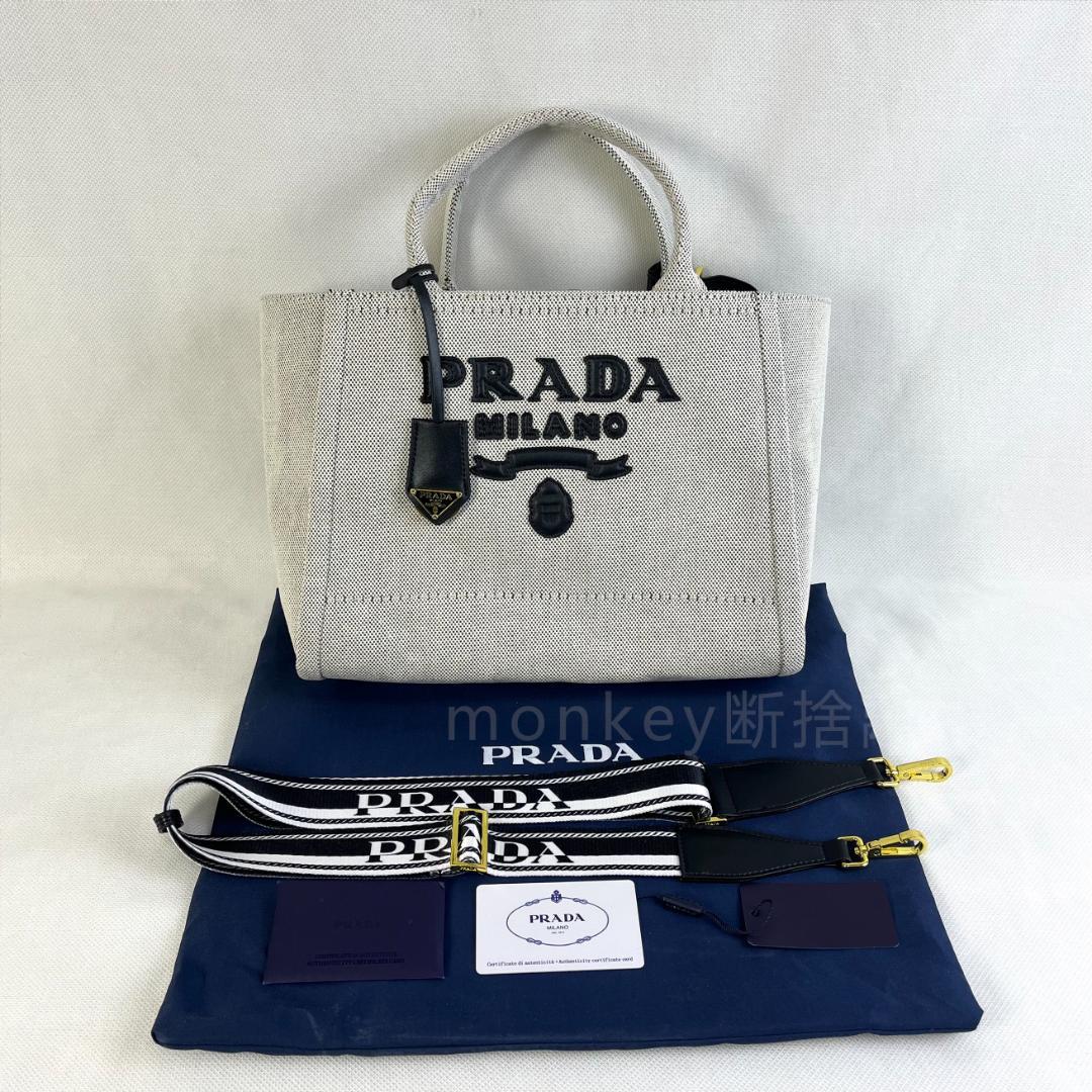 レア【PRADA】グレー キャンバス チェーンショルダーバッグ 24時間発送】PRADA キャンバスショルダーバッグ グレー - メルカリ