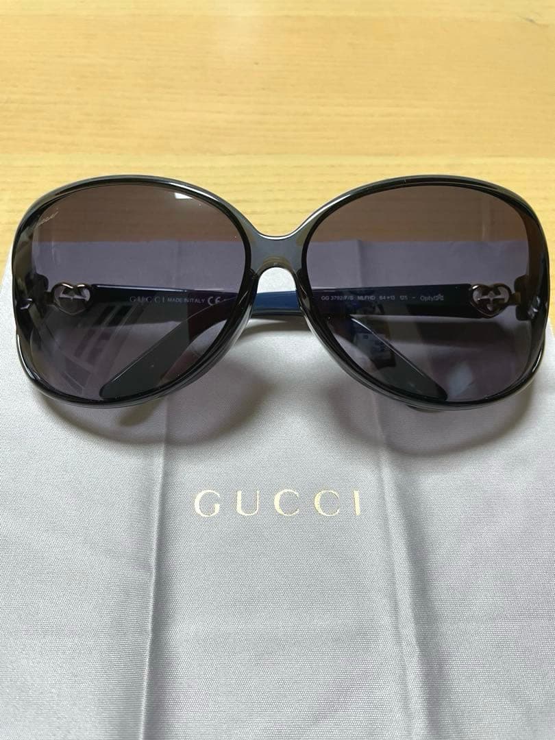 GUCCIサングラス