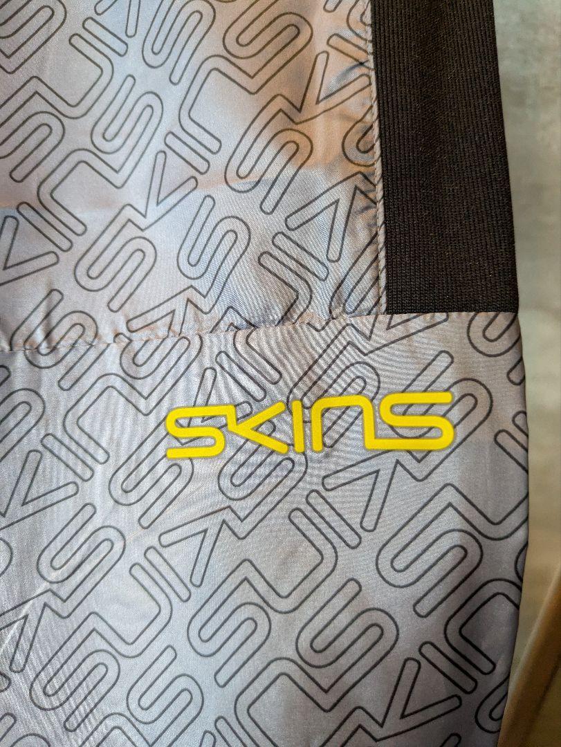 【新品】SKINS　スキンズ　トレーニングパンツ Mサイズ グレー