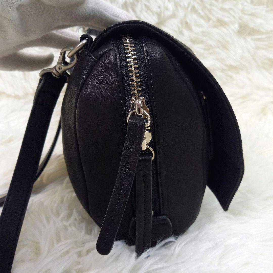✨️美品 kawa-kawa 2WAY ショルダーバッグ レザー 貝ボタン 黒 ✨️美品 kawa-kawa 2WAY ショルダーバッグ レザー 貝ボタン 黒