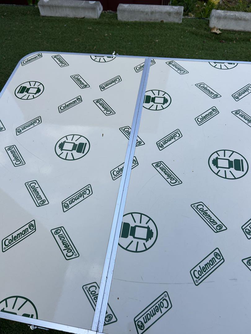 Coleman 折りたたみ式アウトドアテーブル