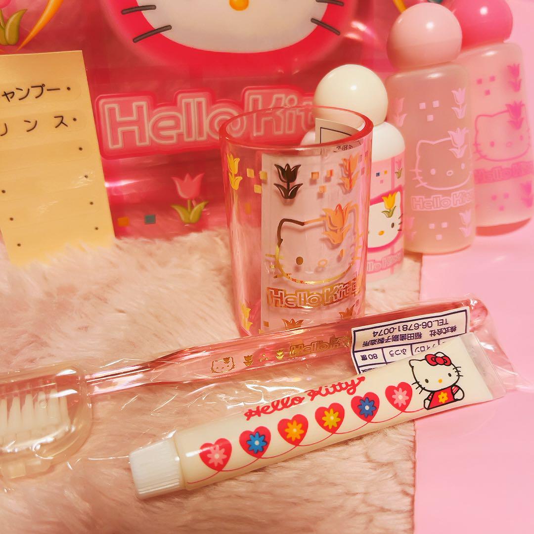希少レア　ハローキティ　トラベルセット　ビニールバッグ　2000 チューリップ 希少レア ハローキティ トラベルセット ビニールバッグ 2000