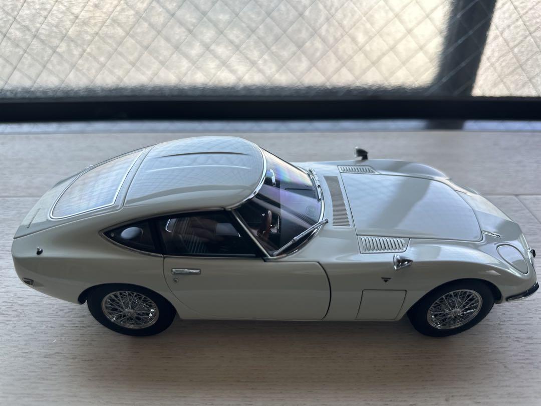 ミニカー Autoart TOYOTA 2000GT 1/18