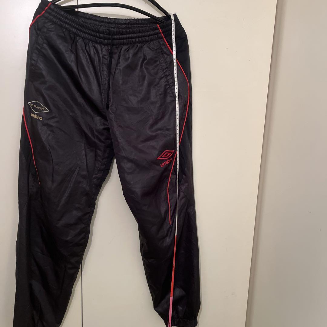 umbro キッズ165 インシュレーション上下セット 赤・黒 上下セット
