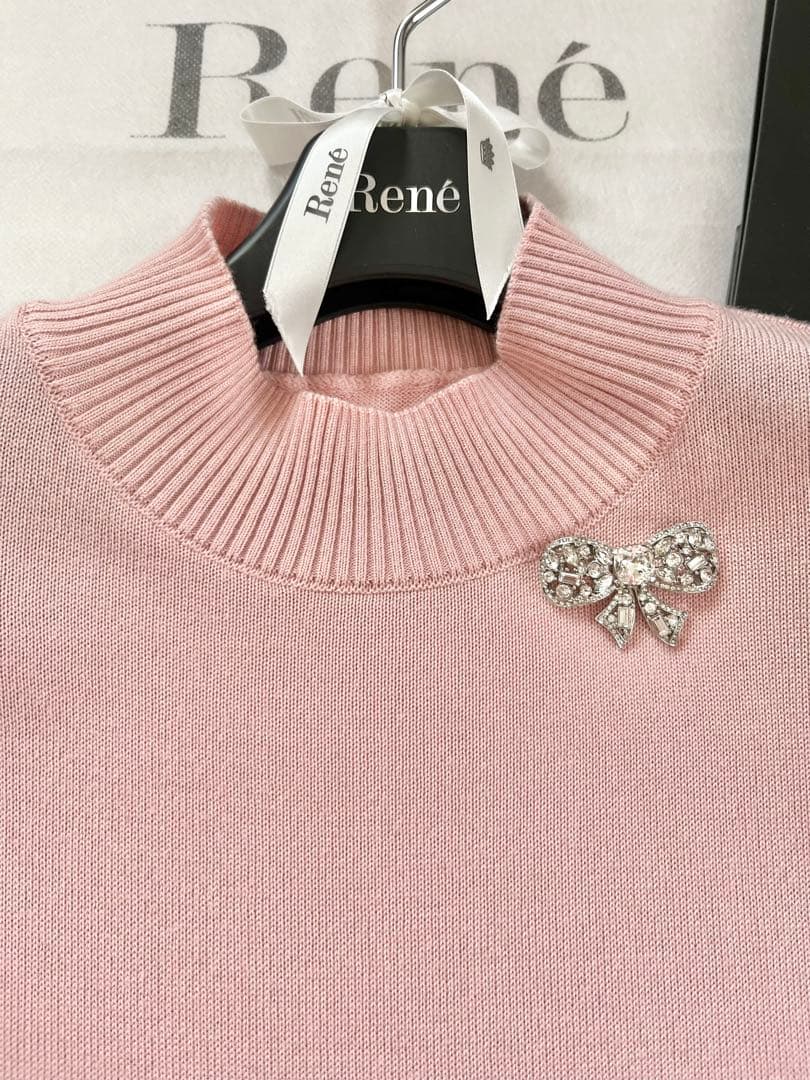 美品♡Reneルネ2023♡パール付き ニットプルオーバー 36 美品♡Reneルネ2023♡パール付き ニットプルオーバー 36