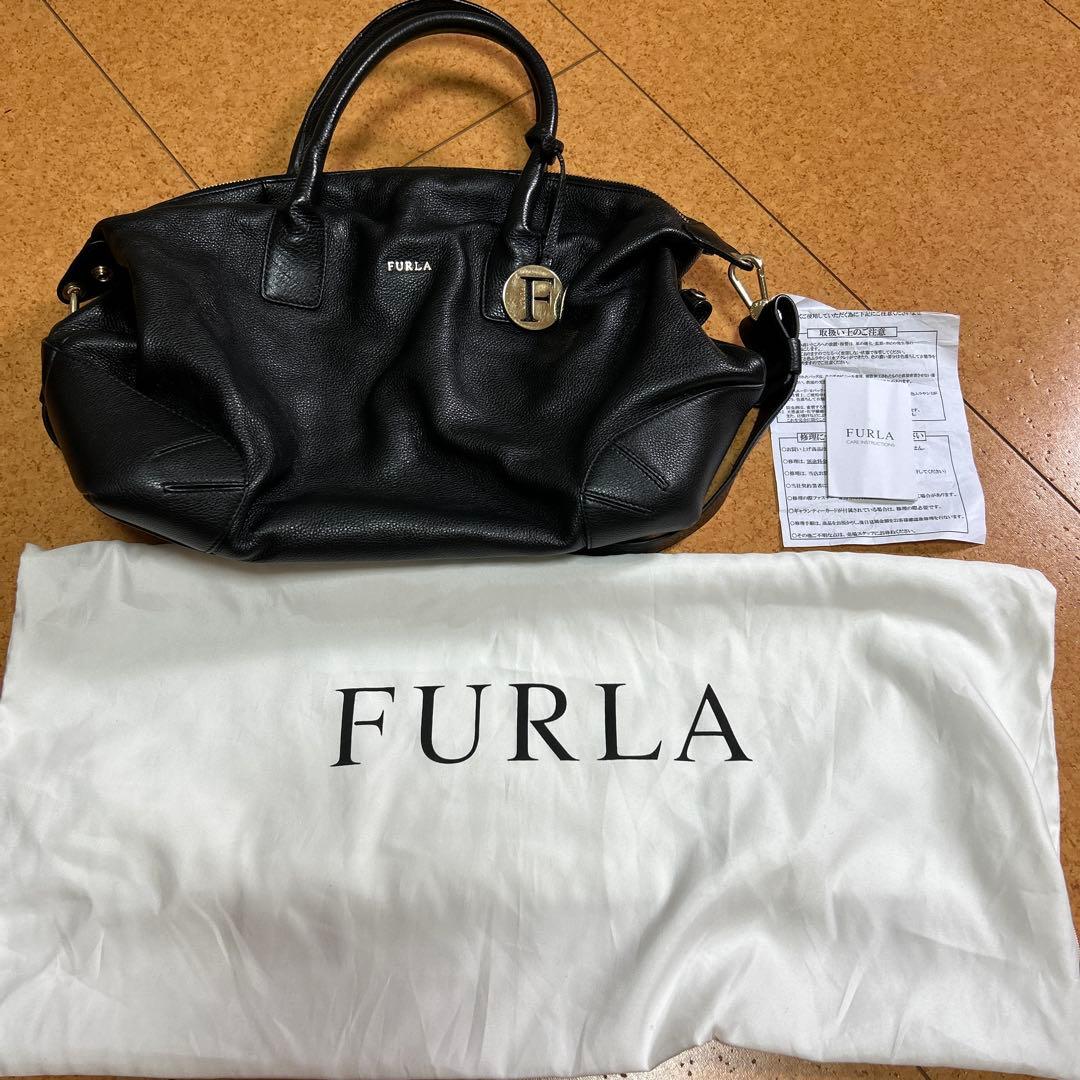 FURLA ブラックハンドバッグ