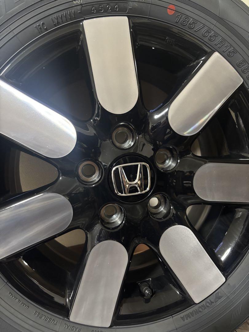 美品ホンダ 新型フリード　タイヤホイール４本185/65R15