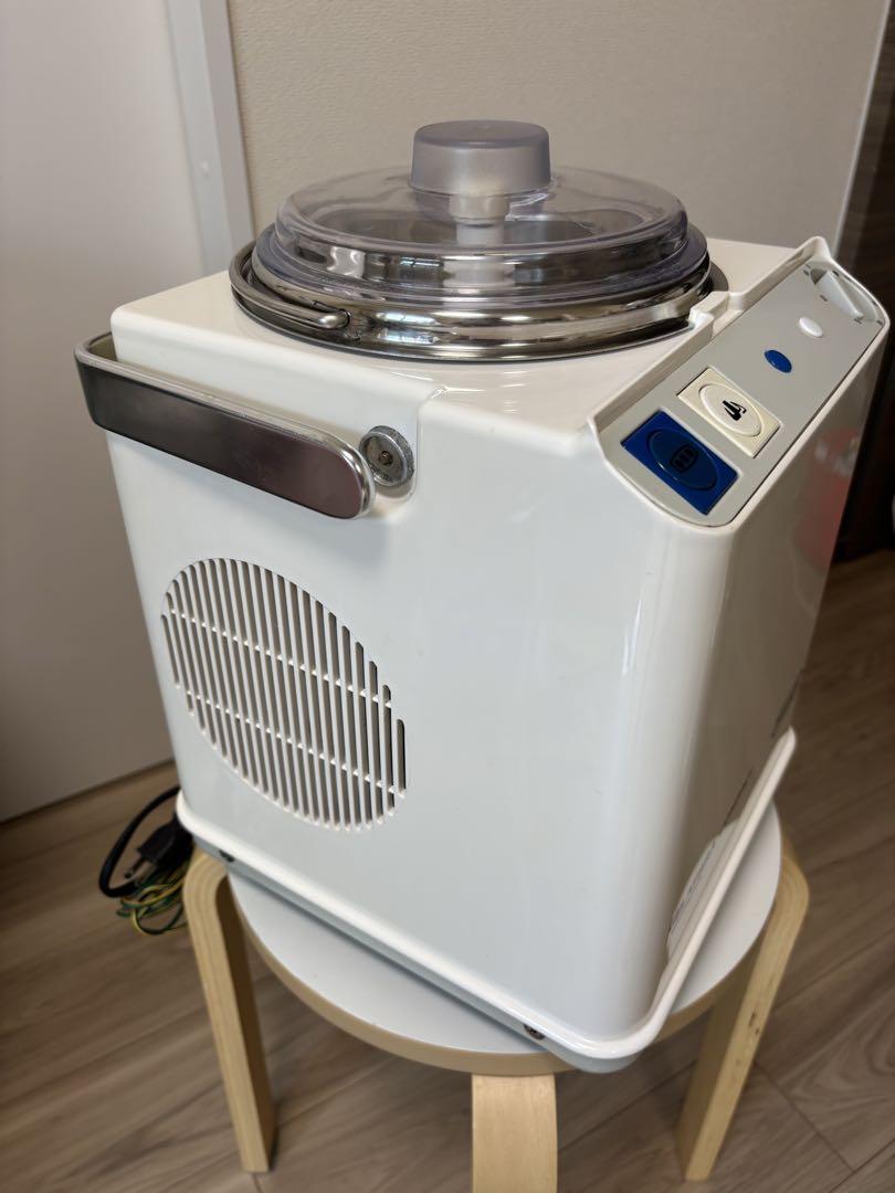 DeLonghi デロンギ　アイスクリームメーカー 692N ７月上旬まで売切！ DeLonghi デロンギ アイスクリームメーカー 692N 7月上旬まで売