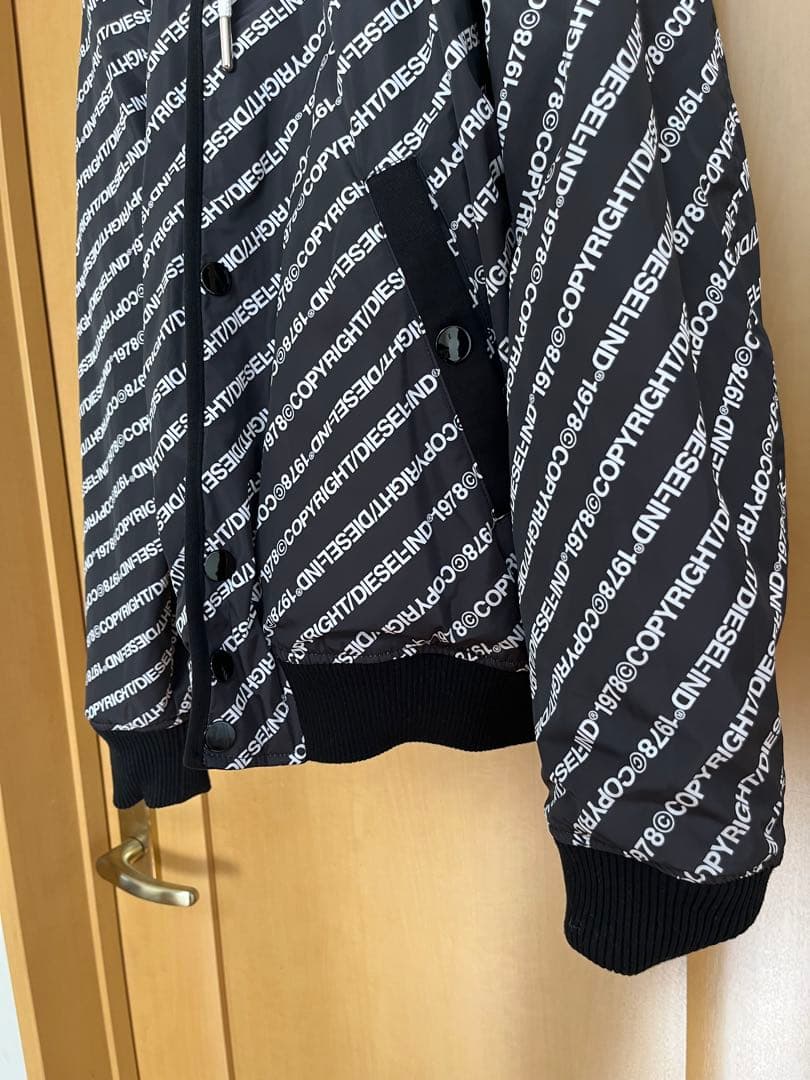 【美品】DIESEL リバーシブル総柄フーディーブルゾン 黒 XS