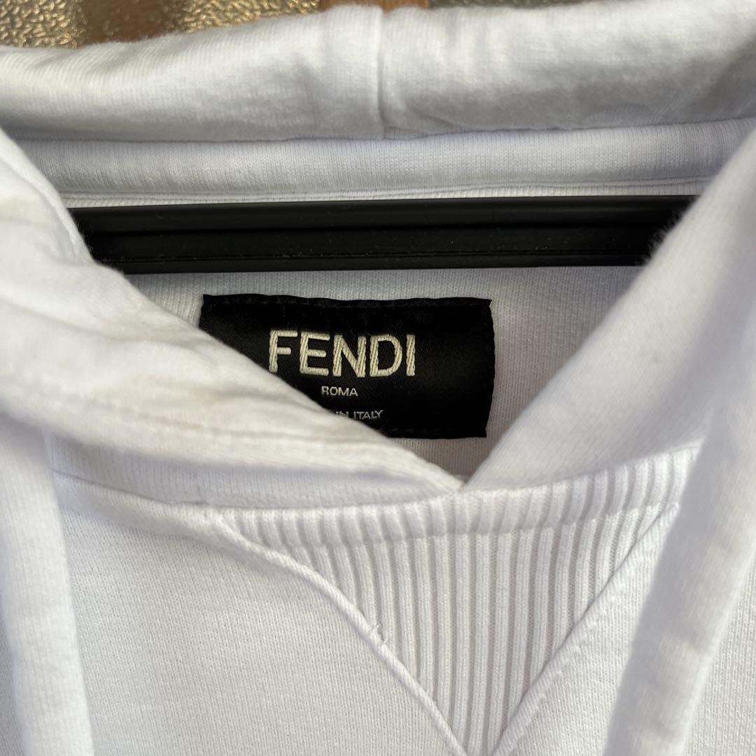 FENDI fy1193AN22パーカー ホワイト クリーニング済！