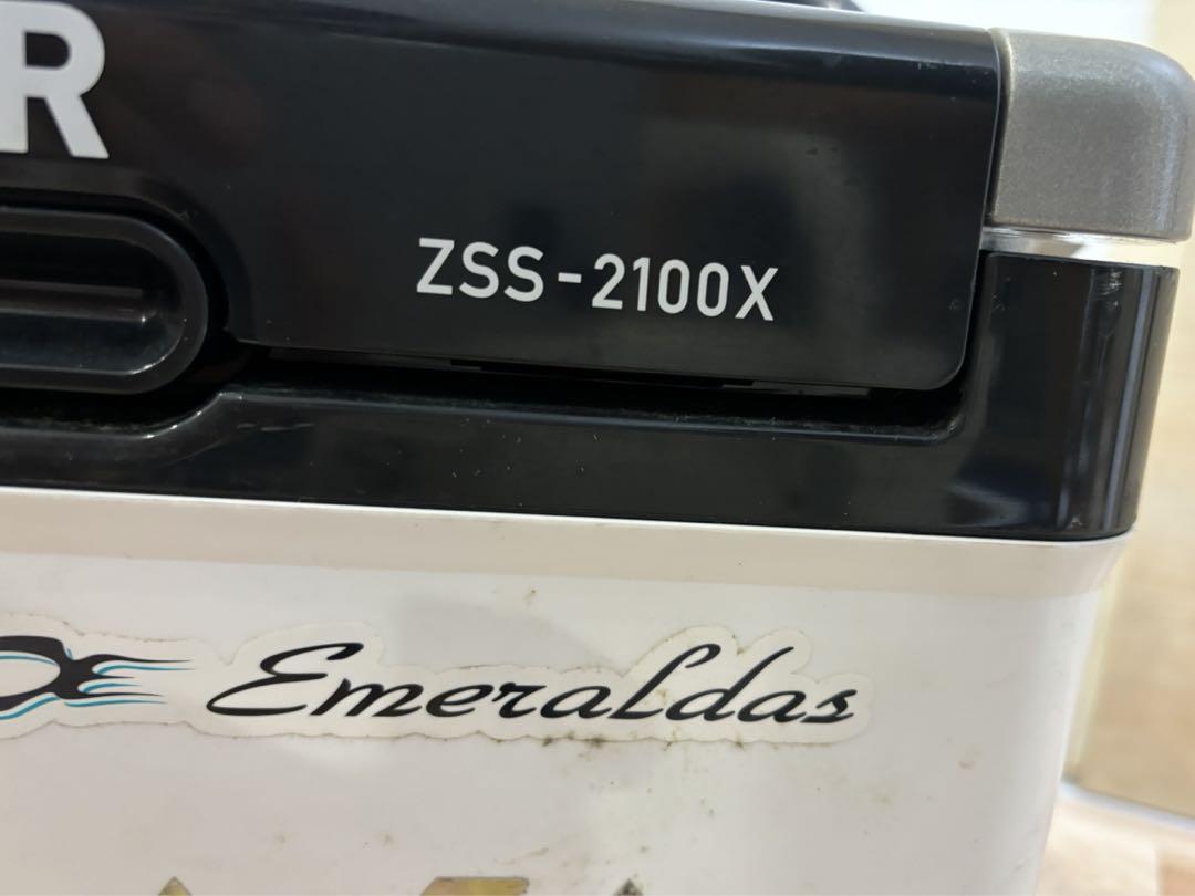 ダイワークーラーボックス　zss2100x