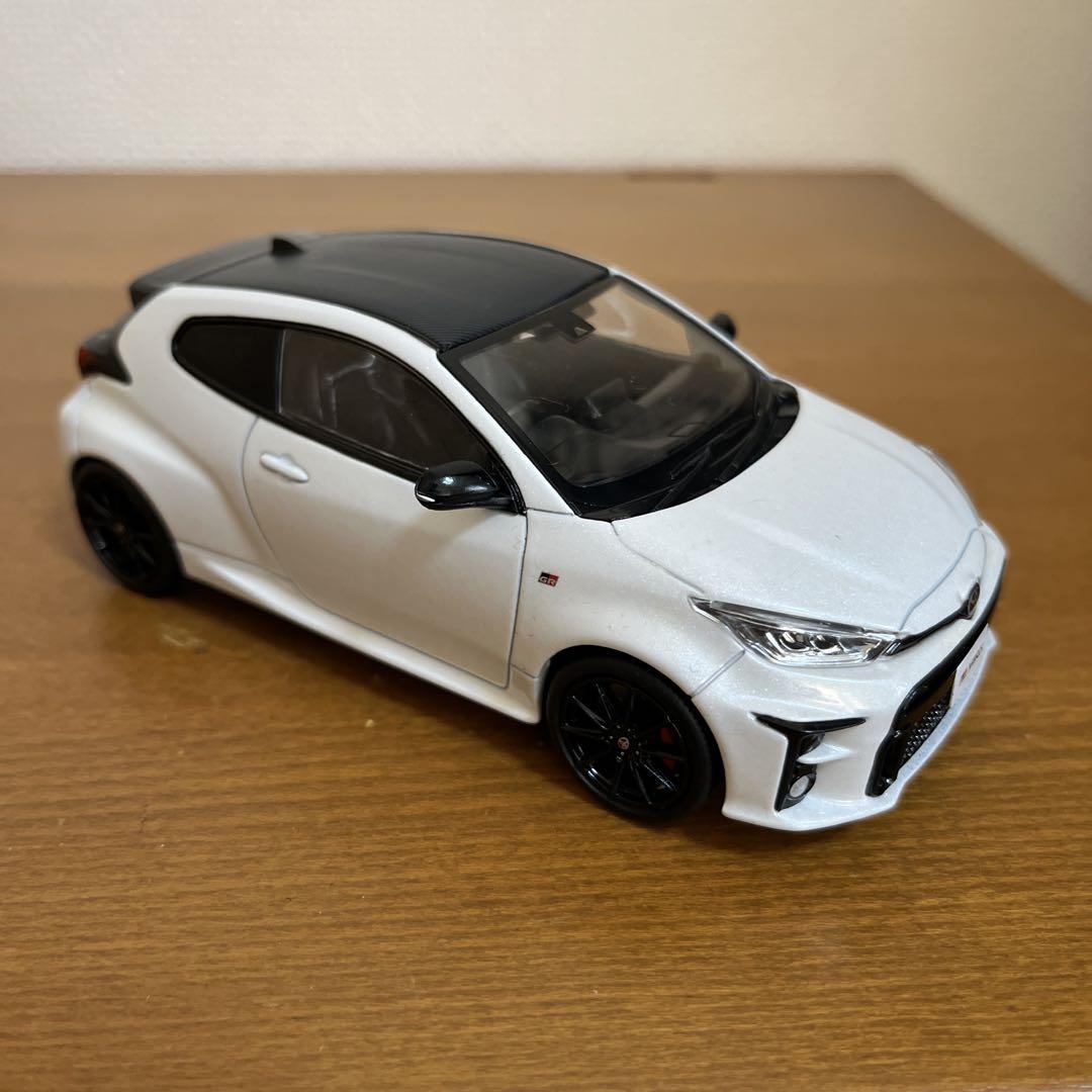 レアな一台！トヨタ GRヤリス ミニカー　カラーサンプル