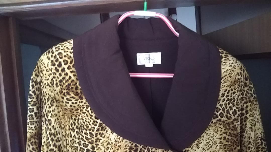 新品タグ付き/VERO/9R/バスト82/身長156/派手なヒョウ柄/M?/ 新品タグ付き/VERO/9R/バスト82/身長156/派手なヒョウ柄/M?/