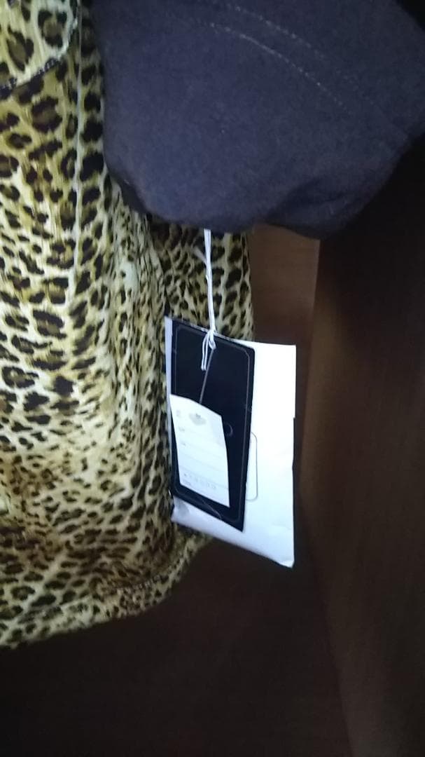 新品タグ付き/VERO/9R/バスト82/身長156/派手なヒョウ柄/M?/ 新品タグ付き/VERO/9R/バスト82/身長156/派手なヒョウ柄/M?/