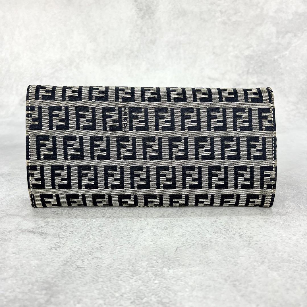 フェンディ 二つ折り 長財布 ズッカ 総柄 シルバー金具 黒 箱付き【極美品】フェンディ 二つ折り 長財布 ズッカ 総柄
