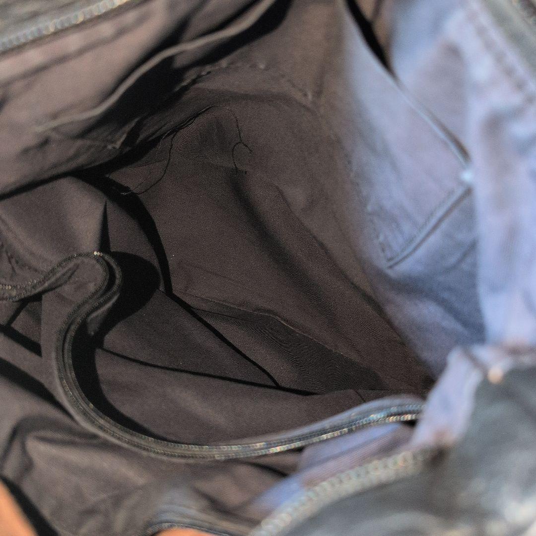 上質な本革　レザーハンドバッグ　縦長　ブラック 肩掛け