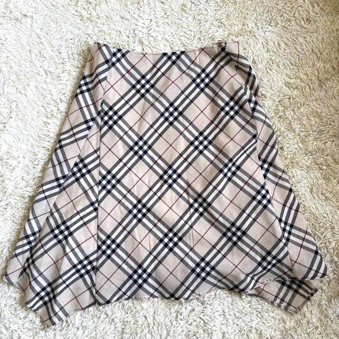美品✨バーバリーブルーレーベル　スカート　36 ノバチェック　変形
