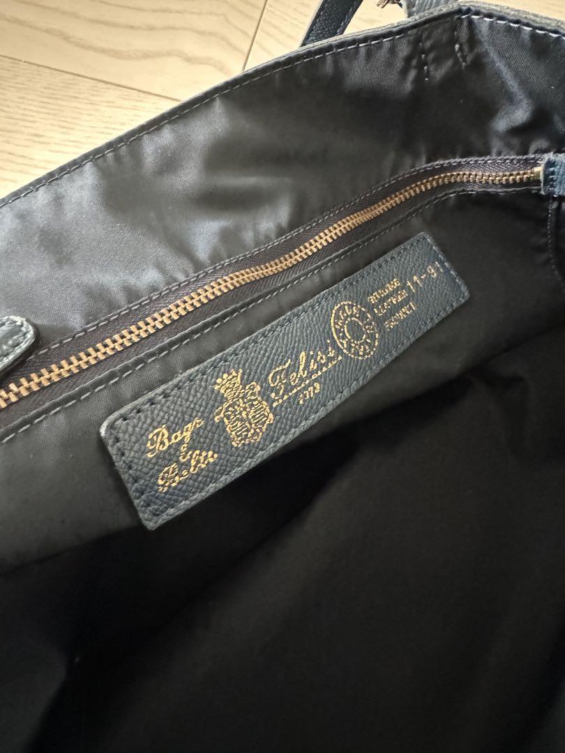 Felisi バッグ　ネイビー　チャーム付き