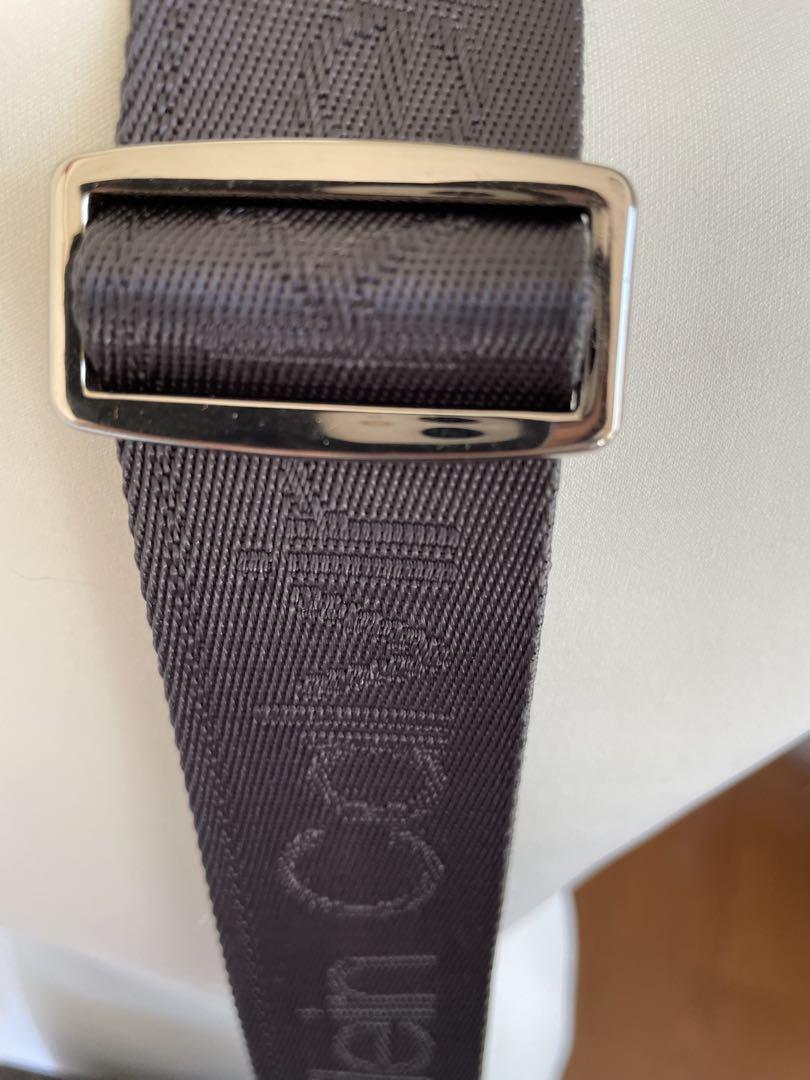 Calvin Klein ロゴ入りショルダーバッグ