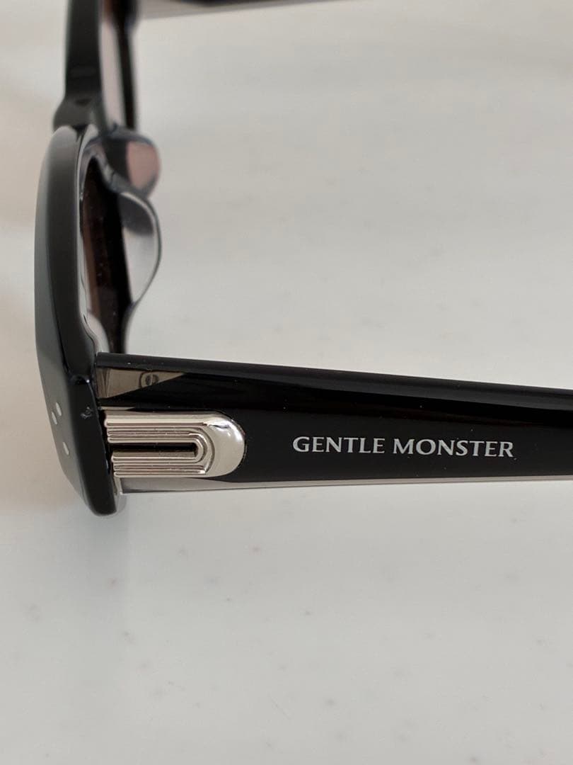 GENTLE MONSTER ブラック サングラス DADA - メルカリ GENTLE MONSTER ブラック サングラス DADA - メルカリ