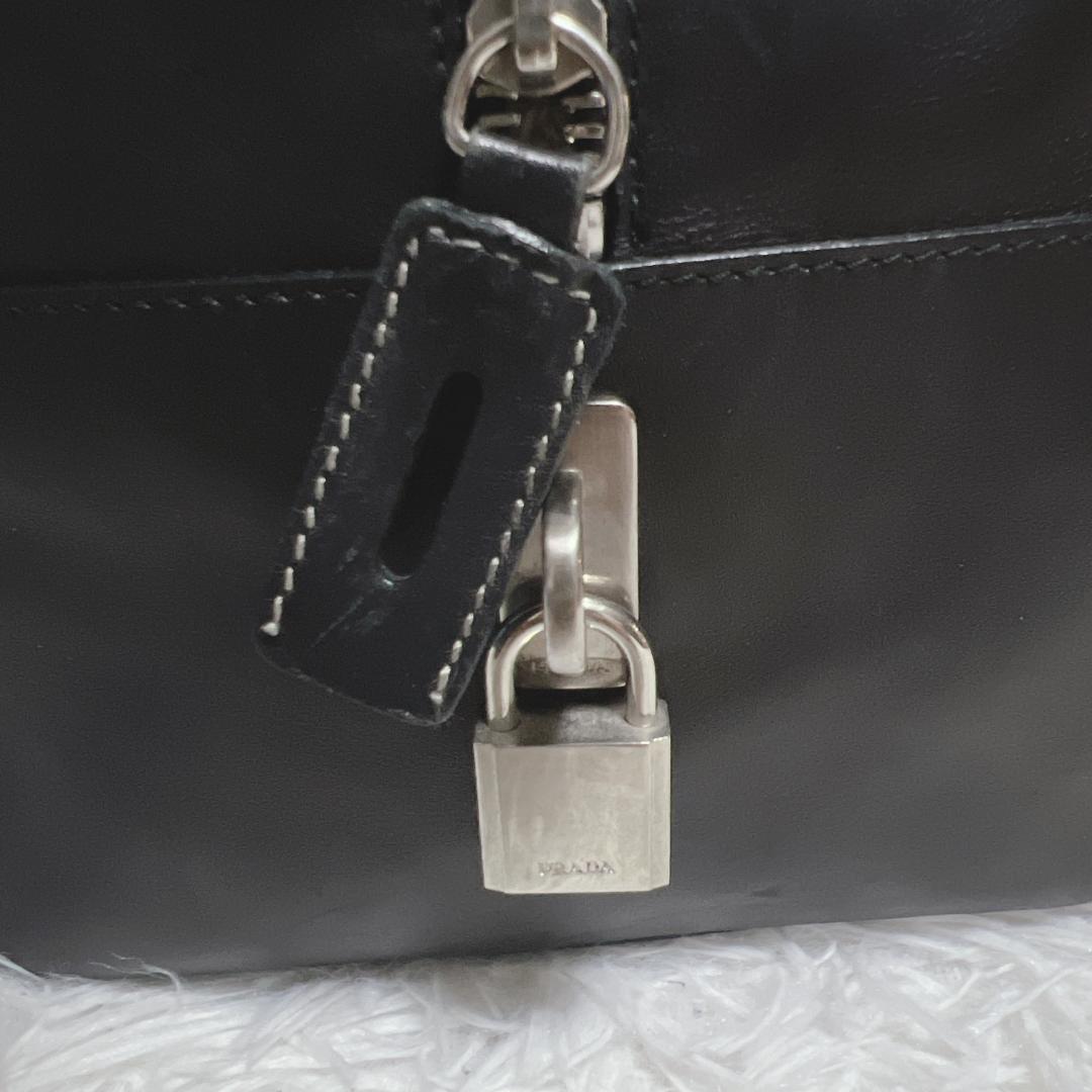 希少✨】PRADA プラダ ボストンバッグ ロゴ型押し A4 大容量