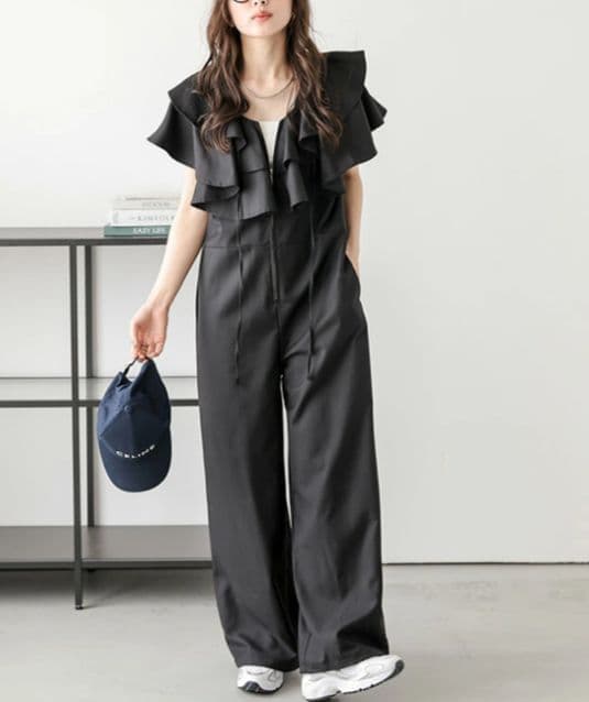 ブラックフリルネックオールインワン