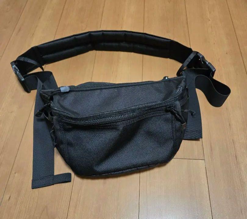 hug育　iccho ブラック ボディバッグ